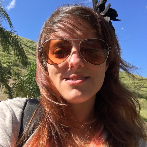 Meet your Posher, Joelle - Picture 1 of 1